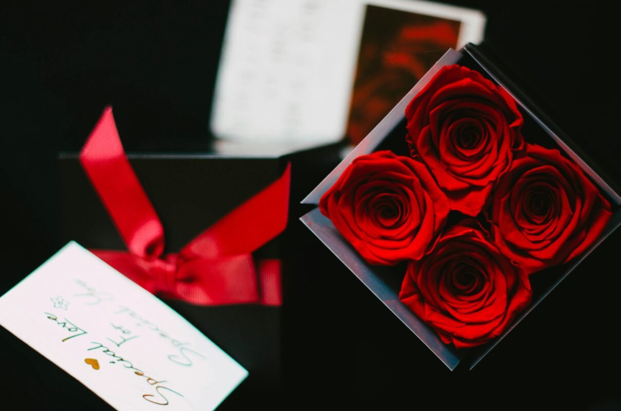Top 30 Romantic Gift Combos That'll Melt Her Heart